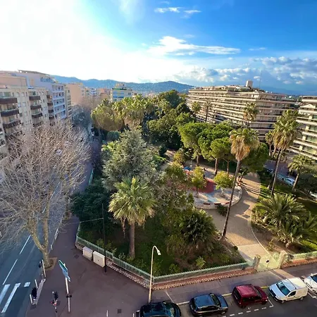 Juan Les Pins Town Center - 4 People - Floor Apartament Antibes